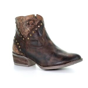 Circle G western golden studded shortie ankle bootie brown distressed leather